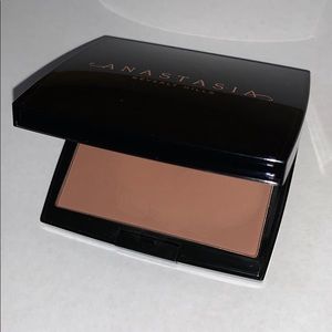 ⭐️ Anastasia Beverly Hills Bronzer 💓